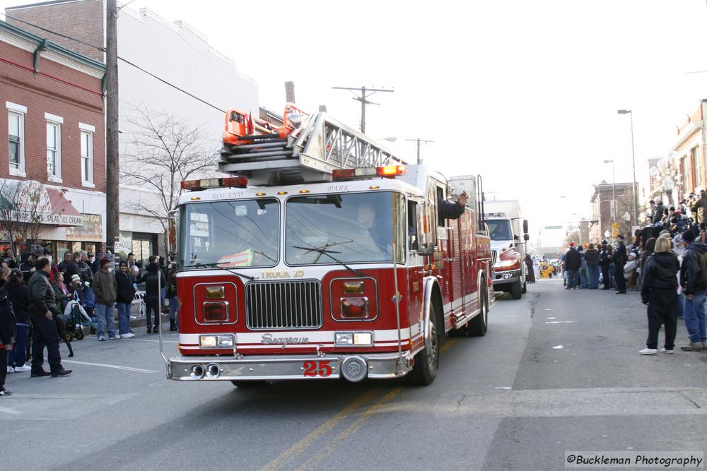 37th Annual Mayors Christmas Parade 2009\nPhotography by: Buckleman Photography\nall images ©2009 Buckleman Photography\nThe images displayed here are of low resolution;\nReprints available,  please contact us: \ngerard@bucklemanphotography.com\n410.608.7990\nbucklemanphotography.com\n_1282.CR2