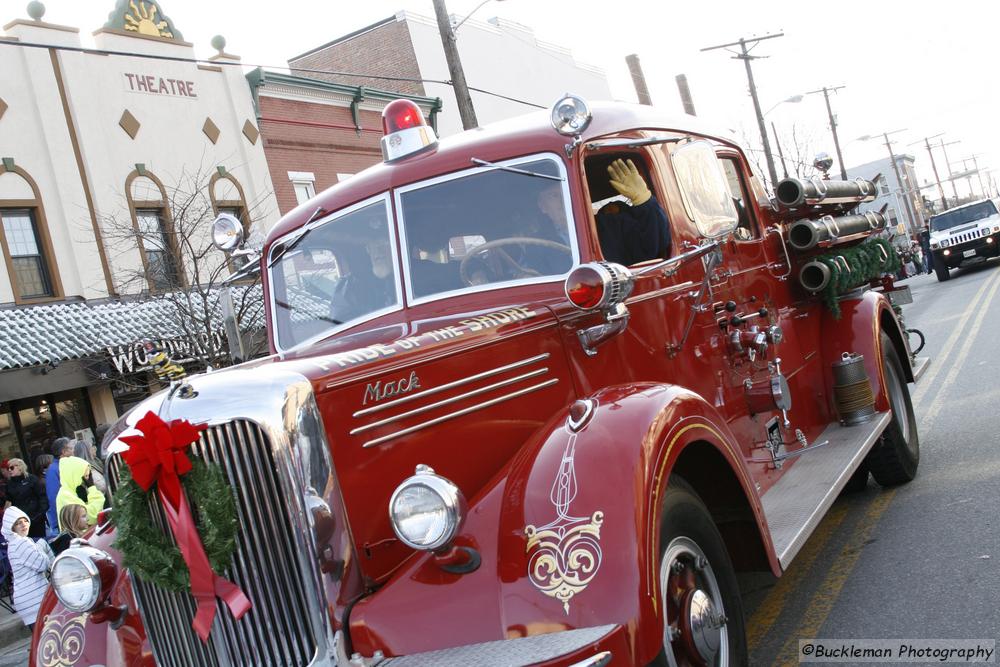 37th Annual Mayors Christmas Parade 2009\nPhotography by: Buckleman Photography\nall images ©2009 Buckleman Photography\nThe images displayed here are of low resolution;\nReprints available,  please contact us: \ngerard@bucklemanphotography.com\n410.608.7990\nbucklemanphotography.com\n_1330.CR2