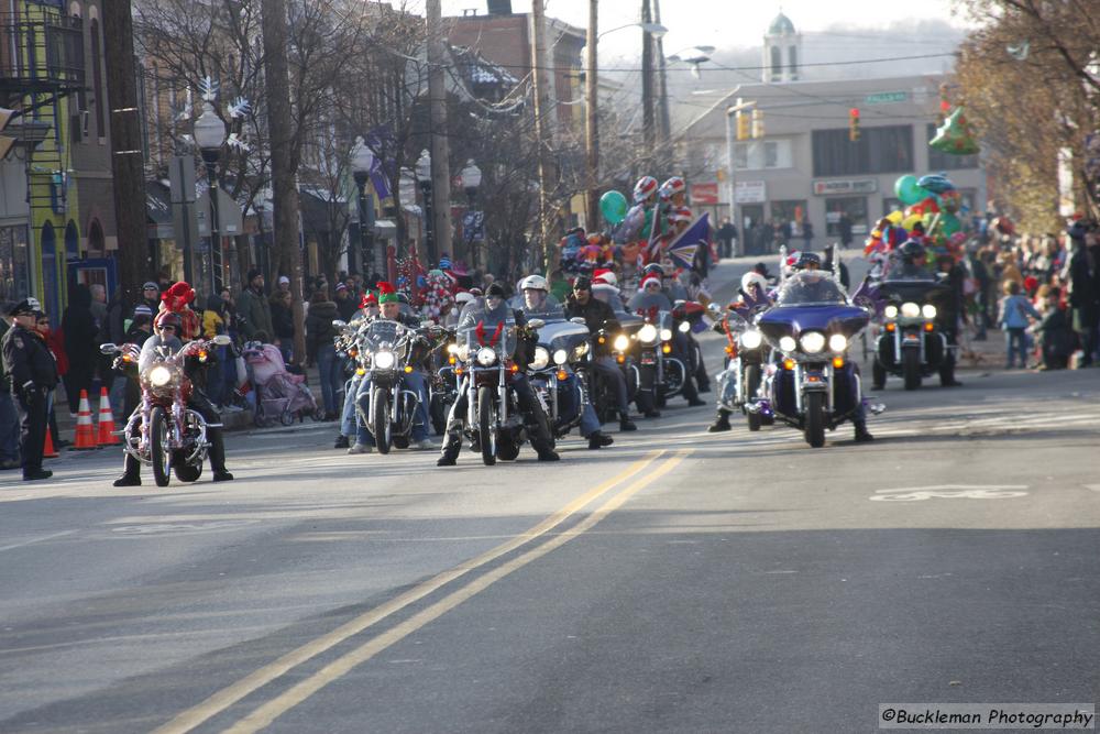 37th Annual Mayors Christmas Parade 2009\nPhotography by: Buckleman Photography\nall images ©2009 Buckleman Photography\nThe images displayed here are of low resolution;\nReprints available,  please contact us: \ngerard@bucklemanphotography.com\n410.608.7990\nbucklemanphotography.com\n_3329.CR2