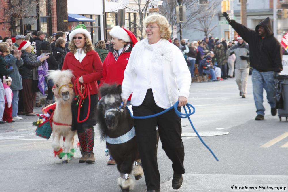 37th Annual Mayors Christmas Parade 2009\nPhotography by: Buckleman Photography\nall images ©2009 Buckleman Photography\nThe images displayed here are of low resolution;\nReprints available,  please contact us: \ngerard@bucklemanphotography.com\n410.608.7990\nbucklemanphotography.com\n_3510.CR2