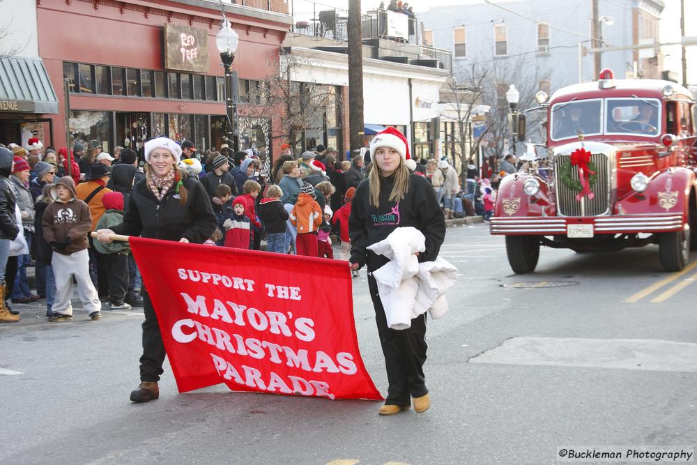 37th Annual Mayors Christmas Parade 2009\nPhotography by: Buckleman Photography\nall images ©2009 Buckleman Photography\nThe images displayed here are of low resolution;\nReprints available,  please contact us: \ngerard@bucklemanphotography.com\n410.608.7990\nbucklemanphotography.com\n_3525.CR2