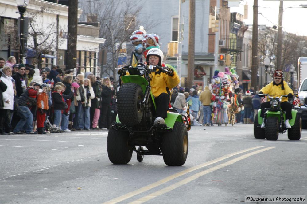 37th Annual Mayors Christmas Parade 2009\nPhotography by: Buckleman Photography\nall images ©2009 Buckleman Photography\nThe images displayed here are of low resolution;\nReprints available,  please contact us: \ngerard@bucklemanphotography.com\n410.608.7990\nbucklemanphotography.com\n1388.CR2