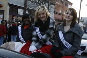 37th Annual Mayors Christmas Parade 2009\nPhotography by: Buckleman Photography\nall images ©2009 Buckleman Photography\nThe images displayed here are of low resolution;\nReprints available,  please contact us: \ngerard@bucklemanphotography.com\n410.608.7990\nbucklemanphotography.com\n1639.CR2