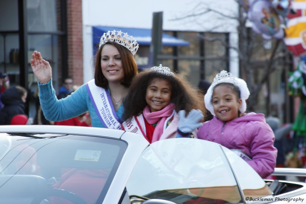 37th Annual Mayors Christmas Parade 2009\nPhotography by: Buckleman Photography\nall images ©2009 Buckleman Photography\nThe images displayed here are of low resolution;\nReprints available,  please contact us: \ngerard@bucklemanphotography.com\n410.608.7990\nbucklemanphotography.com\n3760.CR2