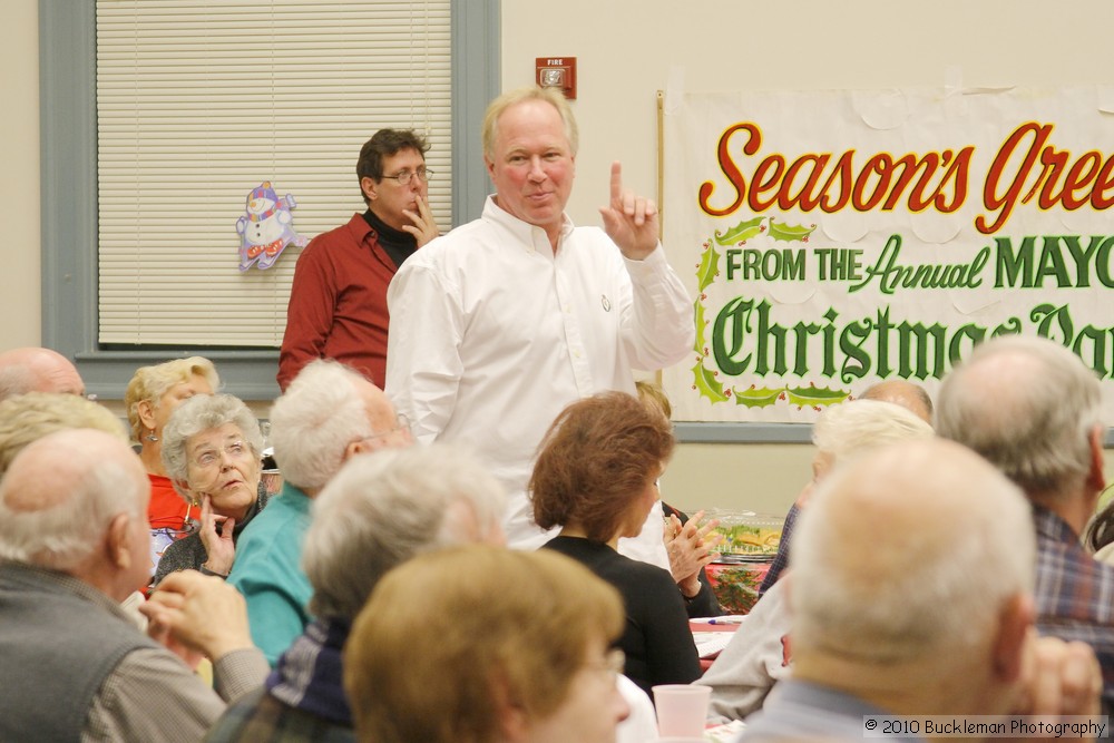 Mayors Christmas Parade Dinner 2010\nPhotography by: Buckleman Photography\nall images ©2010 Buckleman Photography\nThe images displayed here are of low resolution;\nReprints available, please contact us: \ngerard@bucklemanphotography.com\n410.608.7990\nbucklemanphotography.com\n905C.jpg