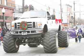 Mayors Christmas Parade 2010\nPhotography by: Buckleman Photography\nall images ©2010 Buckleman Photography\nThe images displayed here are of low resolution;\nReprints available, please contact us: \ngerard@bucklemanphotography.com\n410.608.7990\nbucklemanphotography.com\n1129.jpg