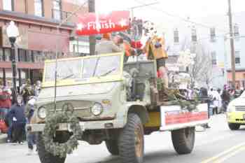 Mayors Christmas Parade 2010\nPhotography by: Buckleman Photography\nall images ©2010 Buckleman Photography\nThe images displayed here are of low resolution;\nReprints available, please contact us: \ngerard@bucklemanphotography.com\n410.608.7990\nbucklemanphotography.com\n1199.jpg