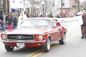 Mayors Christmas Parade 2010\nPhotography by: Buckleman Photography\nall images ©2010 Buckleman Photography\nThe images displayed here are of low resolution;\nReprints available, please contact us: \ngerard@bucklemanphotography.com\n410.608.7990\nbucklemanphotography.com\n1204.jpg