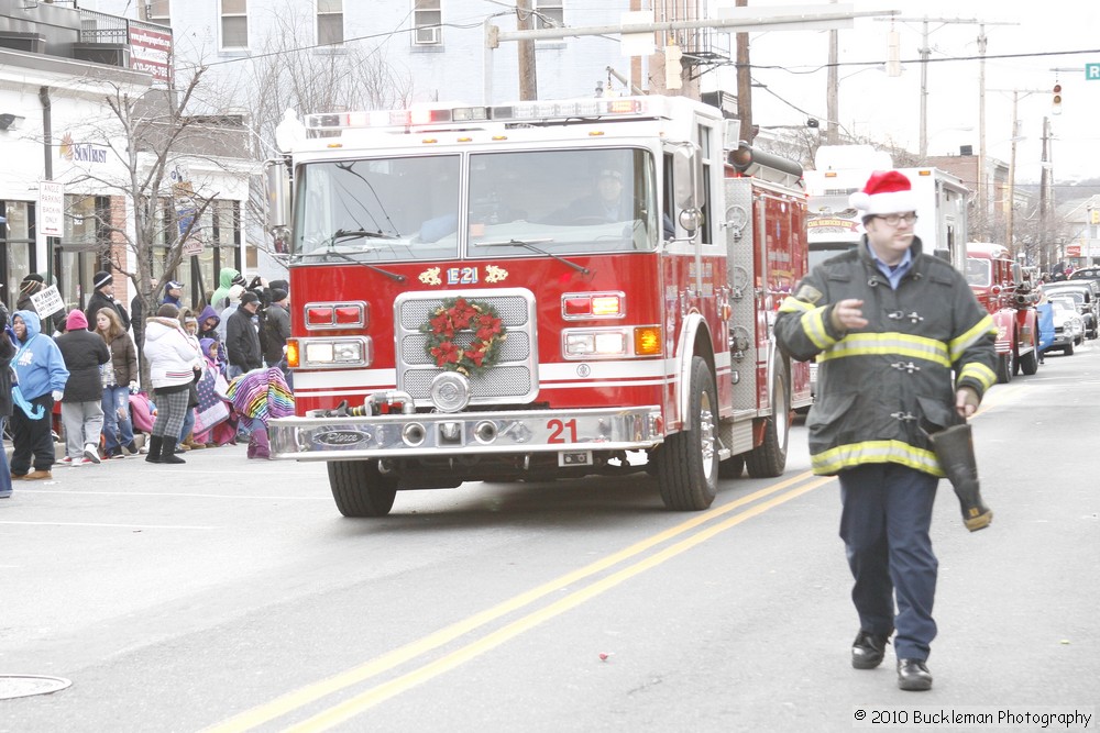 Mayors Christmas Parade 2010\nPhotography by: Buckleman Photography\nall images ©2010 Buckleman Photography\nThe images displayed here are of low resolution;\nReprints available, please contact us: \ngerard@bucklemanphotography.com\n410.608.7990\nbucklemanphotography.com\n1256.jpg