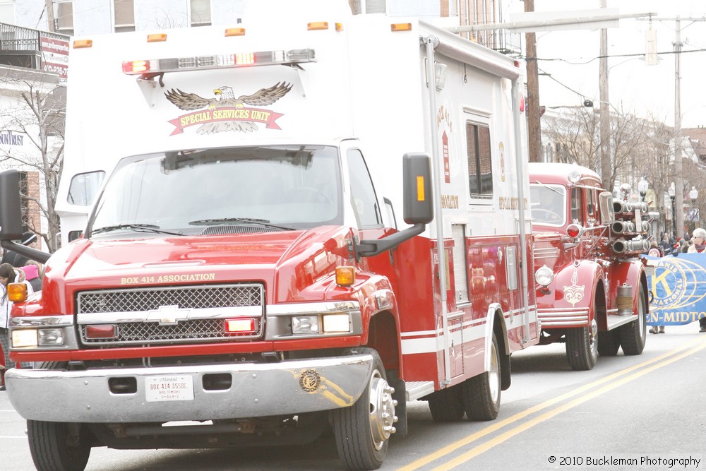 Mayors Christmas Parade 2010\nPhotography by: Buckleman Photography\nall images ©2010 Buckleman Photography\nThe images displayed here are of low resolution;\nReprints available, please contact us: \ngerard@bucklemanphotography.com\n410.608.7990\nbucklemanphotography.com\n1257.jpg