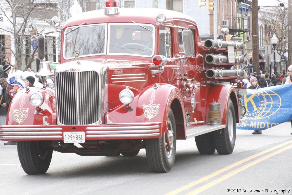 Mayors Christmas Parade 2010\nPhotography by: Buckleman Photography\nall images ©2010 Buckleman Photography\nThe images displayed here are of low resolution;\nReprints available, please contact us: \ngerard@bucklemanphotography.com\n410.608.7990\nbucklemanphotography.com\n1258.jpg