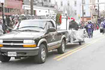 Mayors Christmas Parade 2010\nPhotography by: Buckleman Photography\nall images ©2010 Buckleman Photography\nThe images displayed here are of low resolution;\nReprints available, please contact us: \ngerard@bucklemanphotography.com\n410.608.7990\nbucklemanphotography.com\n1264.jpg