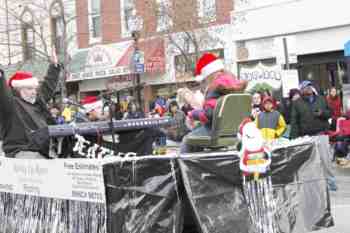 Mayors Christmas Parade 2010\nPhotography by: Buckleman Photography\nall images ©2010 Buckleman Photography\nThe images displayed here are of low resolution;\nReprints available, please contact us: \ngerard@bucklemanphotography.com\n410.608.7990\nbucklemanphotography.com\n1266.jpg