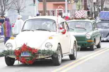 Mayors Christmas Parade 2010\nPhotography by: Buckleman Photography\nall images ©2010 Buckleman Photography\nThe images displayed here are of low resolution;\nReprints available, please contact us: \ngerard@bucklemanphotography.com\n410.608.7990\nbucklemanphotography.com\n1272.jpg