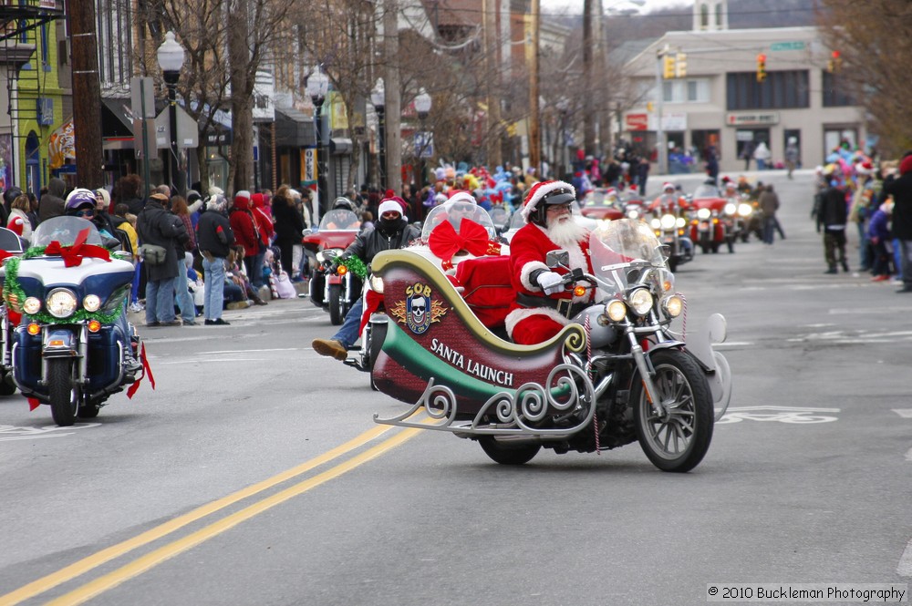 Mayors Christmas Parade 2010\nPhotography by: Buckleman Photography\nall images ©2010 Buckleman Photography\nThe images displayed here are of low resolution;\nReprints available, please contact us: \ngerard@bucklemanphotography.com\n410.608.7990\nbucklemanphotography.com\n9471.jpg