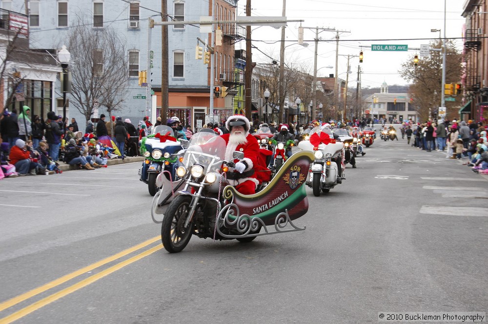 Mayors Christmas Parade 2010\nPhotography by: Buckleman Photography\nall images ©2010 Buckleman Photography\nThe images displayed here are of low resolution;\nReprints available, please contact us: \ngerard@bucklemanphotography.com\n410.608.7990\nbucklemanphotography.com\n9479.jpg