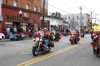 Mayors Christmas Parade 2010\nPhotography by: Buckleman Photography\nall images ©2010 Buckleman Photography\nThe images displayed here are of low resolution;\nReprints available, please contact us: \ngerard@bucklemanphotography.com\n410.608.7990\nbucklemanphotography.com\n9490.jpg