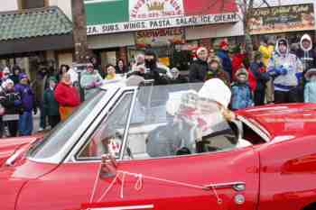 Mayors Christmas Parade 2010\nPhotography by: Buckleman Photography\nall images ©2010 Buckleman Photography\nThe images displayed here are of low resolution;\nReprints available, please contact us: \ngerard@bucklemanphotography.com\n410.608.7990\nbucklemanphotography.com\n9700.jpg