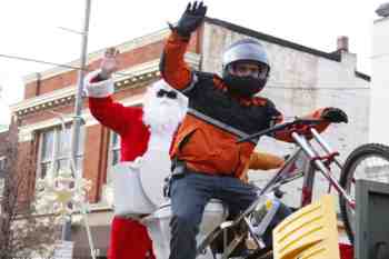 Mayors Christmas Parade 2010\nPhotography by: Buckleman Photography\nall images ©2010 Buckleman Photography\nThe images displayed here are of low resolution;\nReprints available, please contact us: \ngerard@bucklemanphotography.com\n410.608.7990\nbucklemanphotography.com\n9883.jpg