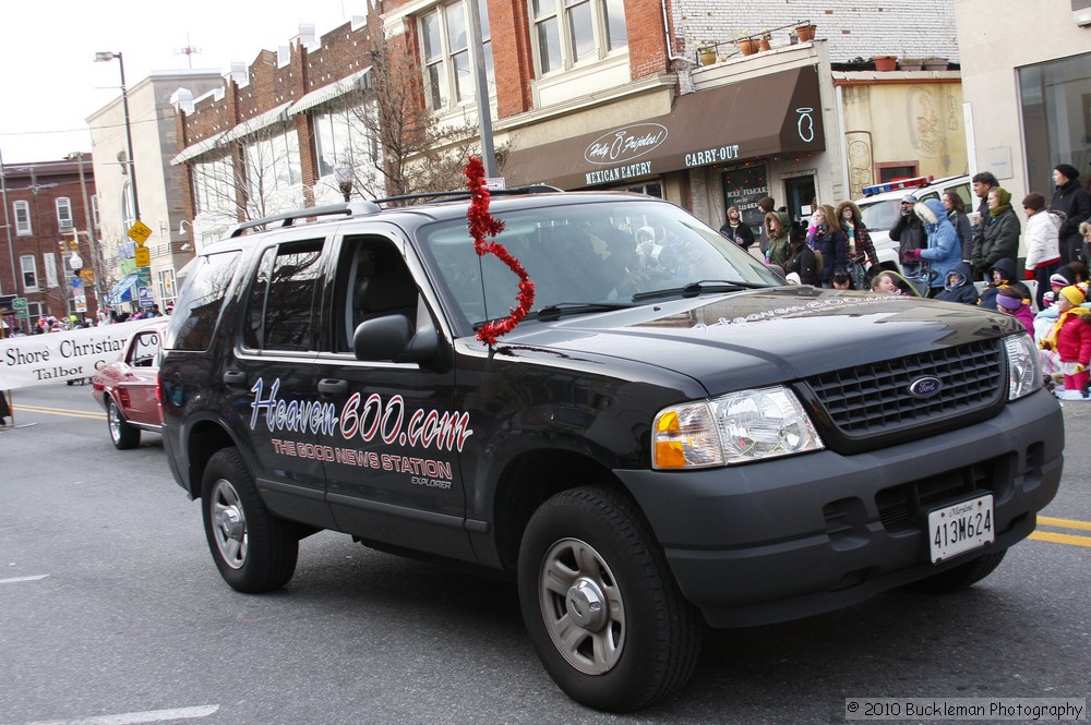 Mayors Christmas Parade 2010\nPhotography by: Buckleman Photography\nall images ©2010 Buckleman Photography\nThe images displayed here are of low resolution;\nReprints available, please contact us: \ngerard@bucklemanphotography.com\n410.608.7990\nbucklemanphotography.com\n9888.jpg