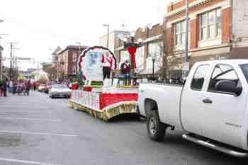 Mayors Christmas Parade 2010\nPhotography by: Buckleman Photography\nall images ©2010 Buckleman Photography\nThe images displayed here are of low resolution;\nReprints available, please contact us: \ngerard@bucklemanphotography.com\n410.608.7990\nbucklemanphotography.com\n9917.jpg