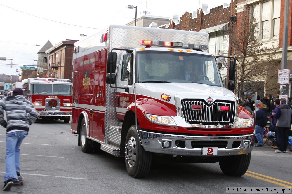 Mayors Christmas Parade 2010\nPhotography by: Buckleman Photography\nall images ©2010 Buckleman Photography\nThe images displayed here are of low resolution;\nReprints available, please contact us: \ngerard@bucklemanphotography.com\n410.608.7990\nbucklemanphotography.com\n9949.jpg