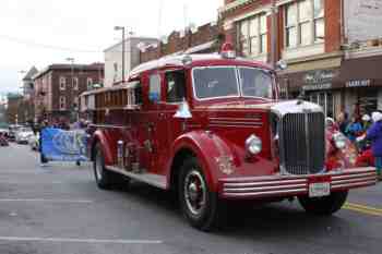 Mayors Christmas Parade 2010\nPhotography by: Buckleman Photography\nall images ©2010 Buckleman Photography\nThe images displayed here are of low resolution;\nReprints available, please contact us: \ngerard@bucklemanphotography.com\n410.608.7990\nbucklemanphotography.com\n9957.jpg