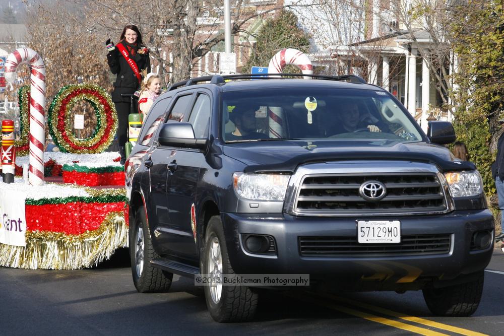 40th Annual Mayors Christmas Parade 2012\nPhotography by: Buckleman Photography\nall images ©2012 Buckleman Photography\nThe images displayed here are of low resolution;\nReprints available,  please contact us: \ngerard@bucklemanphotography.com\n410.608.7990\nbucklemanphotography.com\nFile Number - 2240.jpg