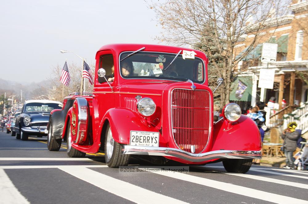 40th Annual Mayors Christmas Parade 2012\nPhotography by: Buckleman Photography\nall images ©2012 Buckleman Photography\nThe images displayed here are of low resolution;\nReprints available,  please contact us: \ngerard@bucklemanphotography.com\n410.608.7990\nbucklemanphotography.com\nFile Number - 5652.jpg