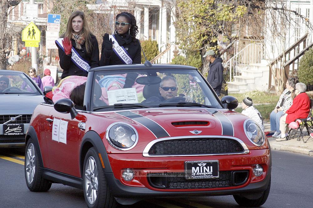 40th Annual Mayors Christmas Parade 2012\nPhotography by: Buckleman Photography\nall images ©2012 Buckleman Photography\nThe images displayed here are of low resolution;\nReprints available,  please contact us: \ngerard@bucklemanphotography.com\n410.608.7990\nbucklemanphotography.com\nFile Number 2536.jpg