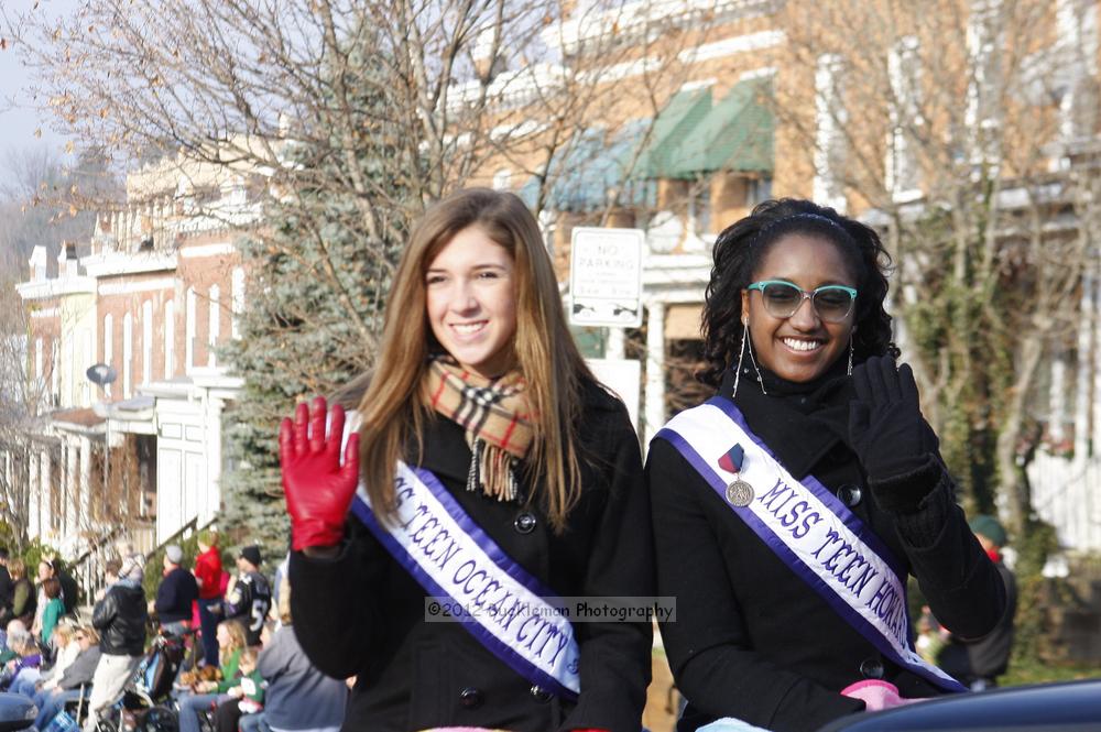 40th Annual Mayors Christmas Parade 2012\nPhotography by: Buckleman Photography\nall images ©2012 Buckleman Photography\nThe images displayed here are of low resolution;\nReprints available,  please contact us: \ngerard@bucklemanphotography.com\n410.608.7990\nbucklemanphotography.com\nFile Number 5904.jpg