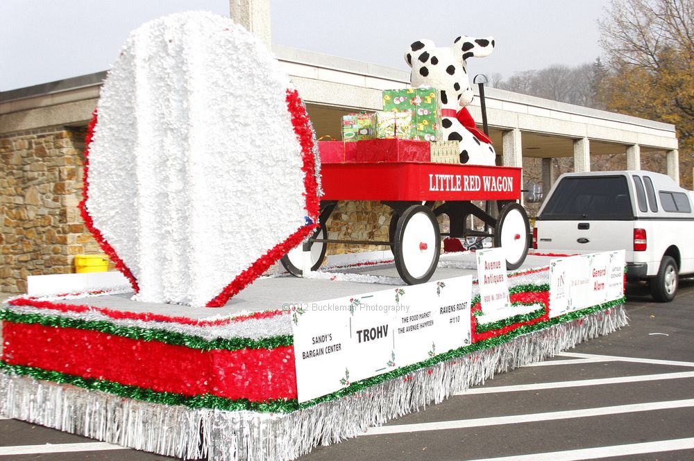 40th Annual Mayors Christmas Parade 2012\nPhotography by: Buckleman Photography\nall images ©2012 Buckleman Photography\nThe images displayed here are of low resolution;\nReprints available,  please contact us: \ngerard@bucklemanphotography.com\n410.608.7990\nbucklemanphotography.com\nFile Number 5253.jpg