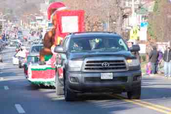 41st Annual Mayors Christmas Parade 2014 Division 1\nPhotography by: Buckleman Photography\nall images ©2014 Buckleman Photography\nThe images displayed here are of low resolution;\nReprints available, please contact us: \ngerard@bucklemanphotography.com\n410.608.7990\nbucklemanphotography.com\nFile number - 6568.jpg