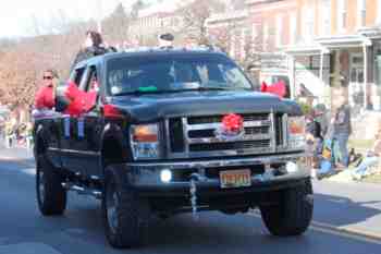 41st Annual Mayors Christmas Parade 2014 Division 1\nPhotography by: Buckleman Photography\nall images ©2014 Buckleman Photography\nThe images displayed here are of low resolution;\nReprints available, please contact us: \ngerard@bucklemanphotography.com\n410.608.7990\nbucklemanphotography.com\nFile number - 6626.jpg