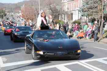 41st Annual Mayors Christmas Parade 2014 Division 1\nPhotography by: Buckleman Photography\nall images ©2014 Buckleman Photography\nThe images displayed here are of low resolution;\nReprints available, please contact us: \ngerard@bucklemanphotography.com\n410.608.7990\nbucklemanphotography.com\nFile number - 9652.jpg