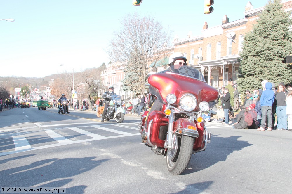 41st Annual Mayors Christmas Parade 2014 Division 1\nPhotography by: Buckleman Photography\nall images ©2014 Buckleman Photography\nThe images displayed here are of low resolution;\nReprints available, please contact us: \ngerard@bucklemanphotography.com\n410.608.7990\nbucklemanphotography.com\nFile number - 9761.jpg