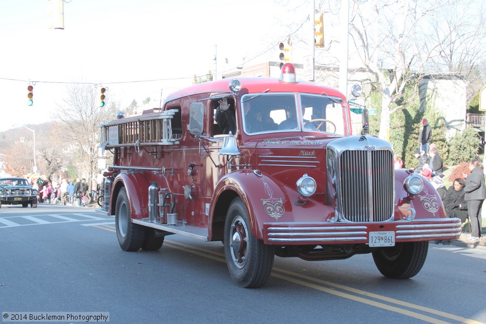 41st Annual Mayors Christmas Parade 2014 Division 1\nPhotography by: Buckleman Photography\nall images ©2014 Buckleman Photography\nThe images displayed here are of low resolution;\nReprints available, please contact us: \ngerard@bucklemanphotography.com\n410.608.7990\nbucklemanphotography.com\nFile number - 9789.jpg