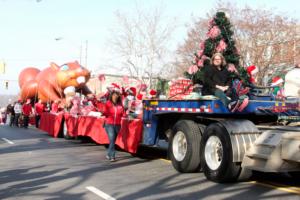 42nd Annual Mayors Christmas Parade Division 1 2015\nPhotography by: Buckleman Photography\nall images ©2015 Buckleman Photography\nThe images displayed here are of low resolution;\nReprints & Website usage available, please contact us: \ngerard@bucklemanphotography.com\n410.608.7990\nbucklemanphotography.com\n7703.jpg