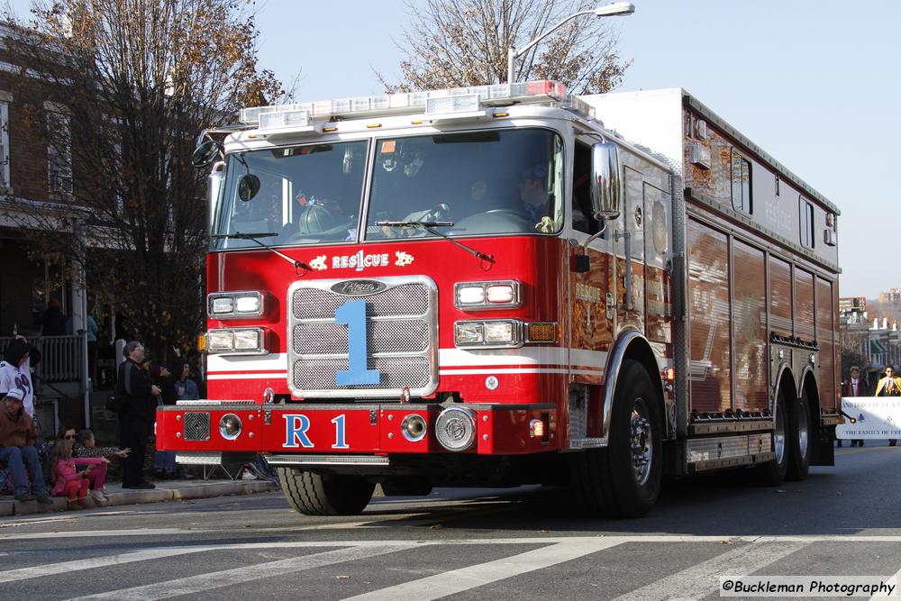 45th Annual Mayors Christmas Parade 2017\nPhotography by: Buckleman Photography\nall images ©2017 Buckleman Photography\nThe images displayed here are of low resolution;\nReprints available, please contact us: \ngerard@bucklemanphotography.com\n410.608.7990\nbucklemanphotography.com\n8605.CR2