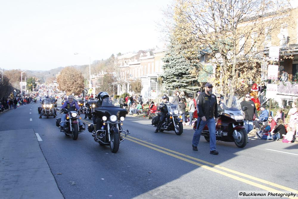 45th Annual Mayors Christmas Parade 2017\nPhotography by: Buckleman Photography\nall images ©2017 Buckleman Photography\nThe images displayed here are of low resolution;\nReprints available, please contact us: \ngerard@bucklemanphotography.com\n410.608.7990\nbucklemanphotography.com\n8638.CR2