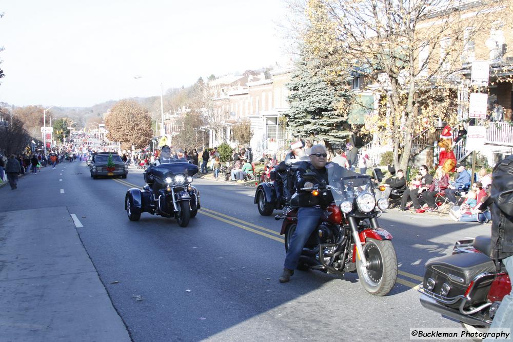 45th Annual Mayors Christmas Parade 2017\nPhotography by: Buckleman Photography\nall images ©2017 Buckleman Photography\nThe images displayed here are of low resolution;\nReprints available, please contact us: \ngerard@bucklemanphotography.com\n410.608.7990\nbucklemanphotography.com\n8639.CR2