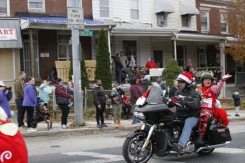 48th Annual Mayors Christmas Parade Division 1 - 2021\nPhotography by: Buckleman Photography\nall images ©2021 Buckleman Photography\nThe images displayed here are of low resolution;\nReprints available, please contact us:\ngerard@bucklemanphotography.com\n410.608.7990\nbucklemanphotography.com\n_MG_0170.CR2