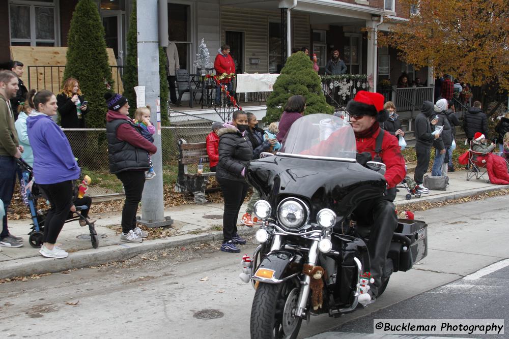 48th Annual Mayors Christmas Parade Division 1 - 2021\nPhotography by: Buckleman Photography\nall images ©2021 Buckleman Photography\nThe images displayed here are of low resolution;\nReprints available, please contact us:\ngerard@bucklemanphotography.com\n410.608.7990\nbucklemanphotography.com\n_MG_0192.CR2