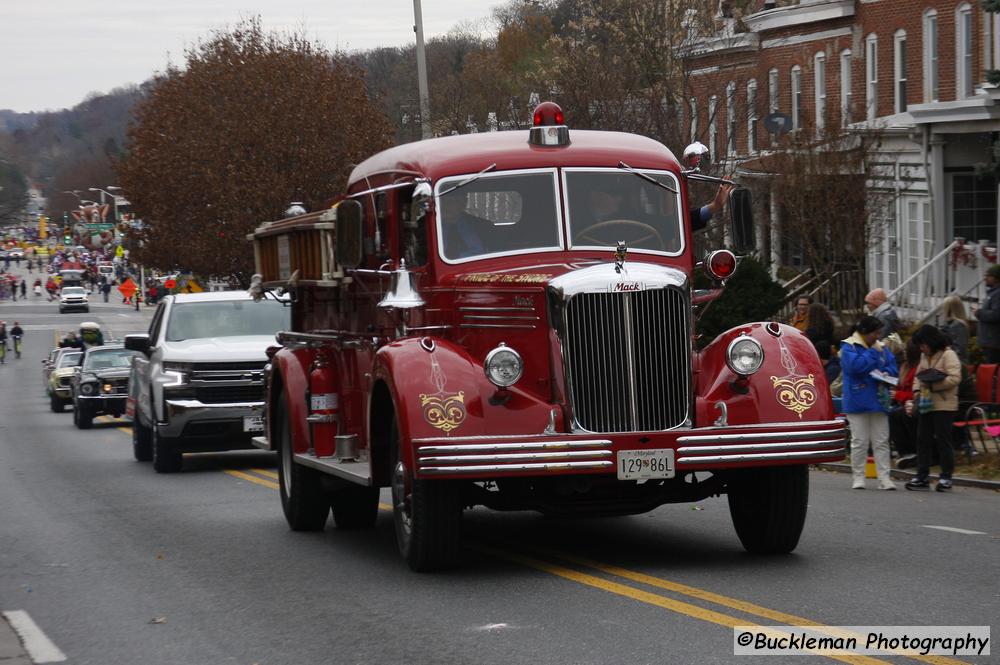 48th Annual Mayors Christmas Parade Division 1 - 2021\nPhotography by: Buckleman Photography\nall images ©2021 Buckleman Photography\nThe images displayed here are of low resolution;\nReprints available, please contact us:\ngerard@bucklemanphotography.com\n410.608.7990\nbucklemanphotography.com\n_MG_1749.CR2