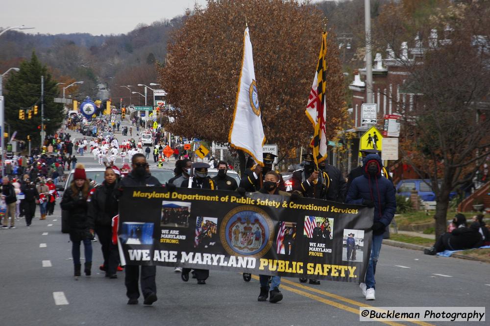 48th Annual Mayors Christmas Parade Division 3 - 2021\nPhotography by: Buckleman Photography\nall images ©2021 Buckleman Photography\nThe images displayed here are of low resolution;\nReprints available, please contact us:\ngerard@bucklemanphotography.com\n410.608.7990\nbucklemanphotography.com\n_MG_2071.CR2